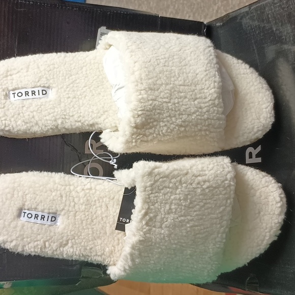 Torrid Sandals Slippers 13 Wide Ivory Shearling Slides SlipOn Open Toe Shoes New - Picture 7 of 7
